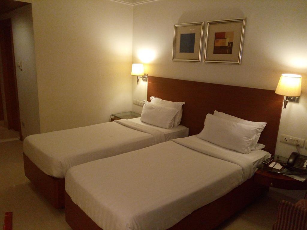 Hotel Hampshire Plaza Hyderabad Exterior foto