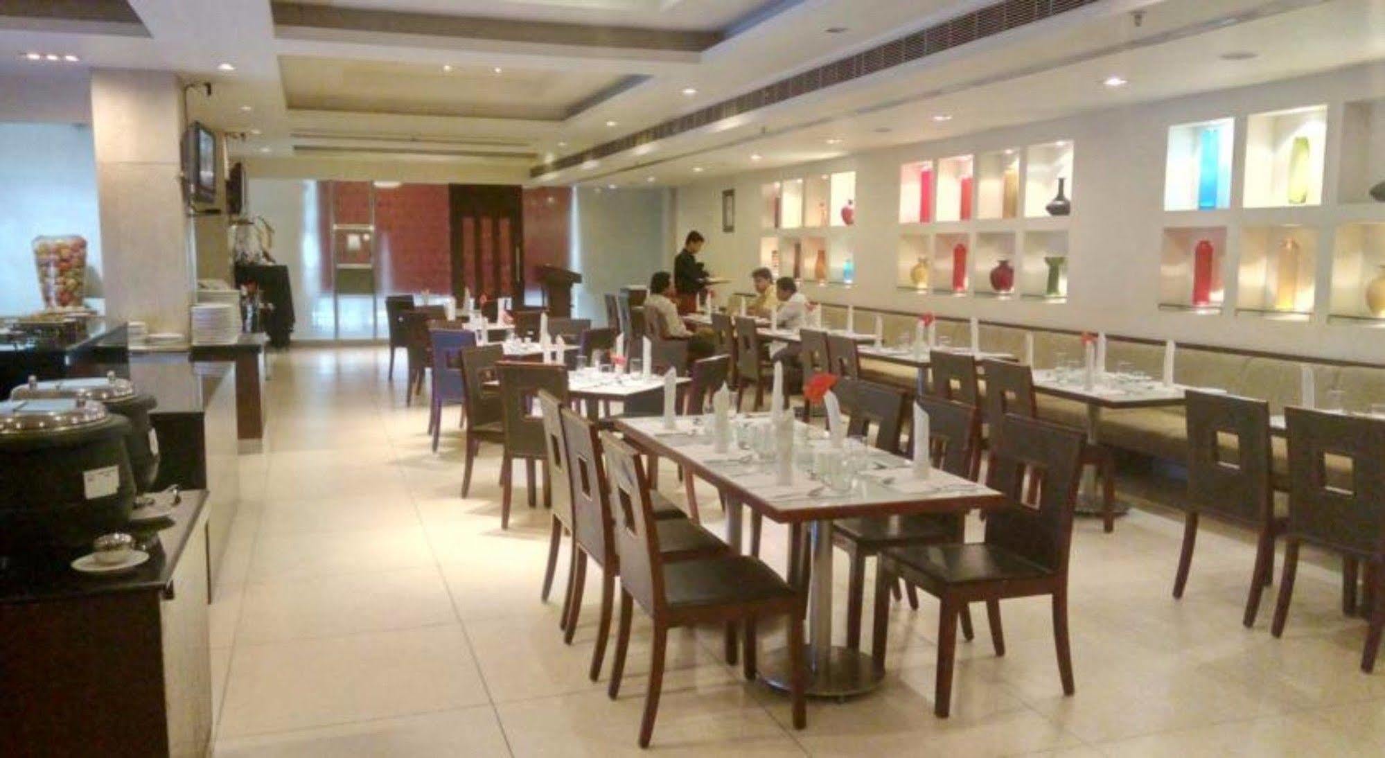 Hotel Hampshire Plaza Hyderabad Exterior foto
